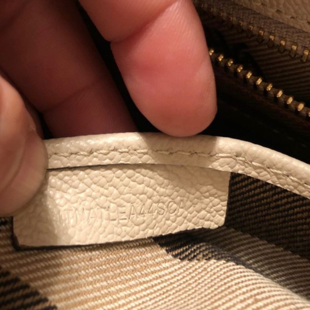 Burberry authentic bag 🌟 - Picture 6 of 8